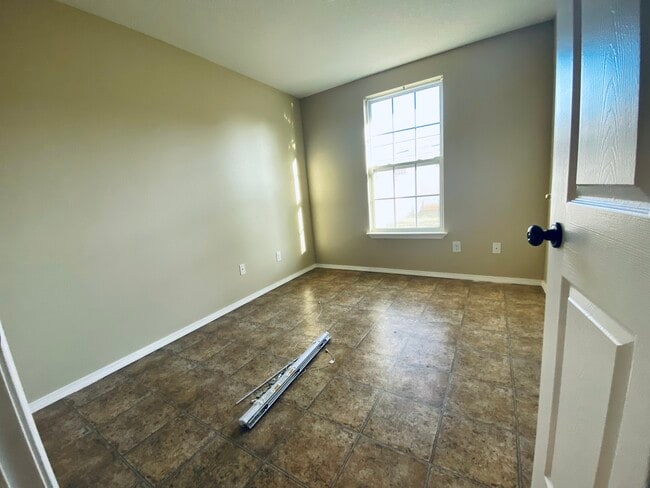 Building Photo - 2224 Janet St