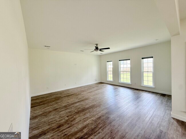 Building Photo - 410 N Caswell St