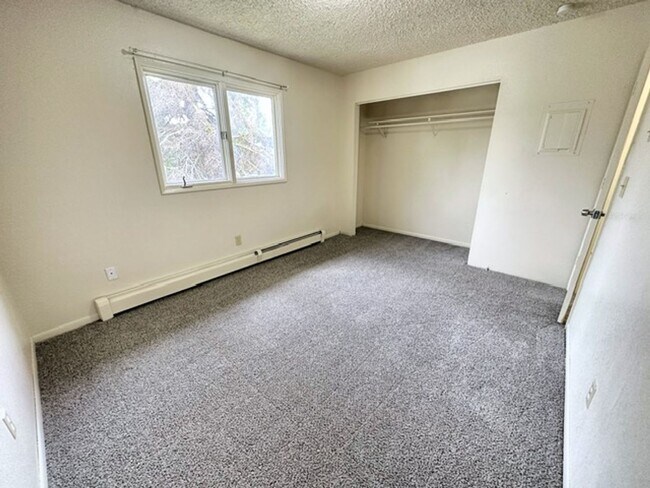 Building Photo - 325 N Hoyt St