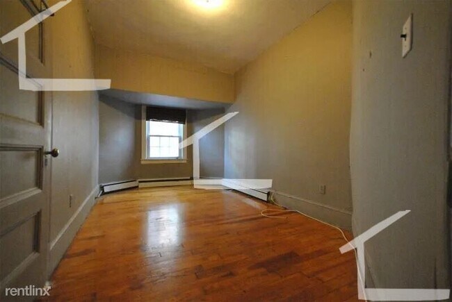 Foto del edificio - 3 br, 1 bath House - 184 Naples Rd Apt 2