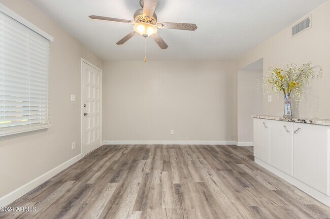 Foto del edificio - 8434 E Montebello Ave