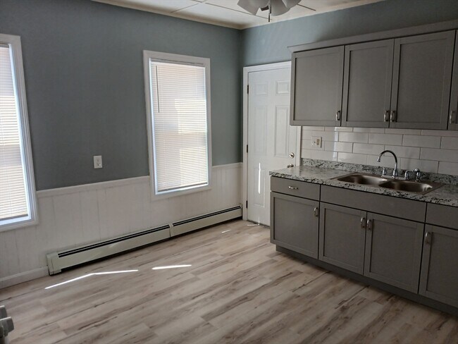 Foto del edificio - 599 Cottage St