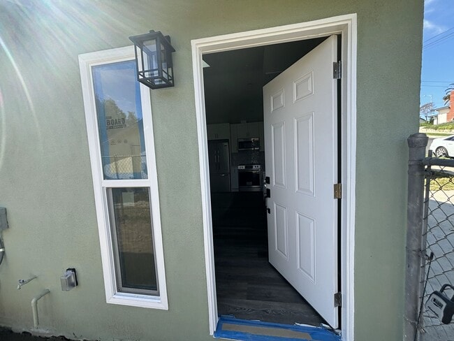 Building Photo - 10837 Fellows Ave