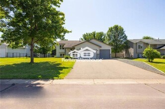 Building Photo - 10815 Matthew Dr