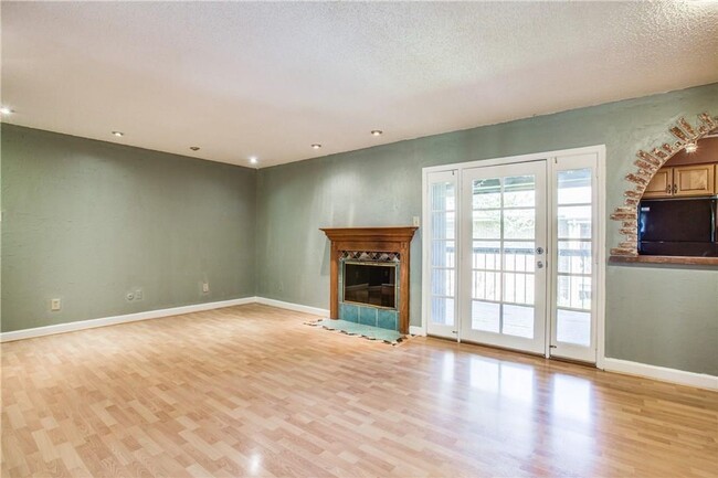 Building Photo - 5132 Amesbury Drive Unit#204, Dallas, Texa...