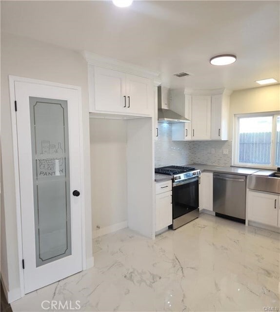 Building Photo - 10160 Medallion Pl