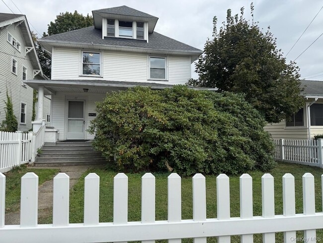 Building Photo - 37 Watkins Ave