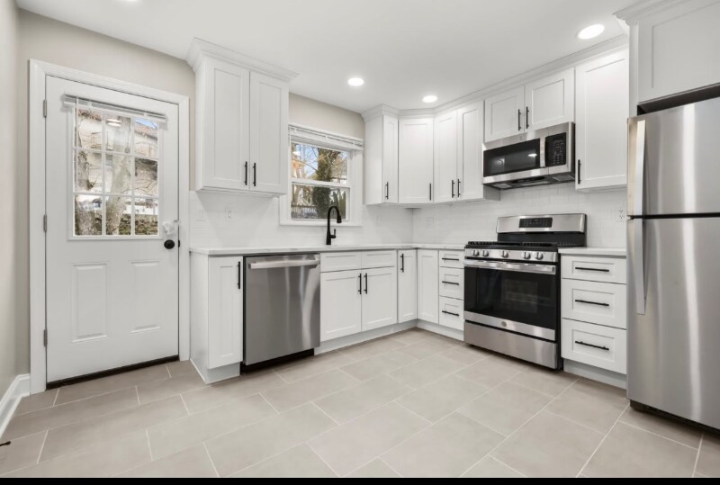 Photo - 269 Fisher Ave (White Place, NY)