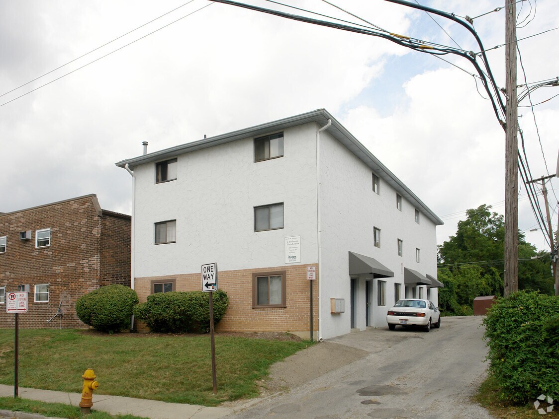 Building Photo - 190-198 W Norwich Ave