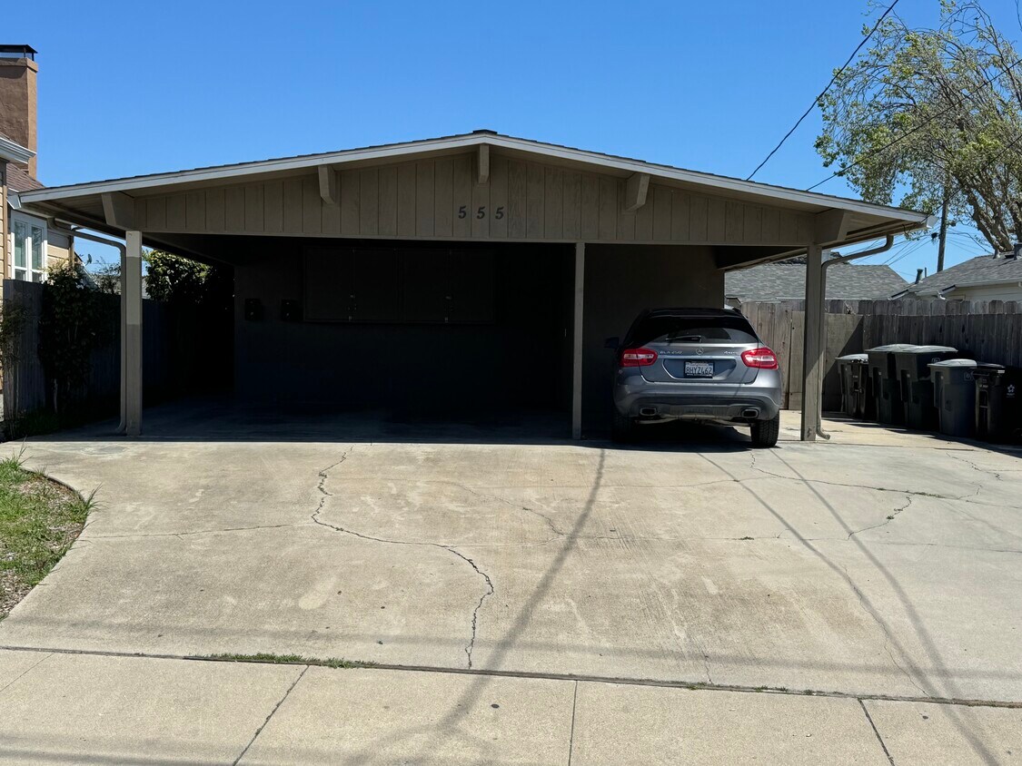 555 Iverson St Unit A, Salinas, CA 93901 Apartments in Salinas, CA