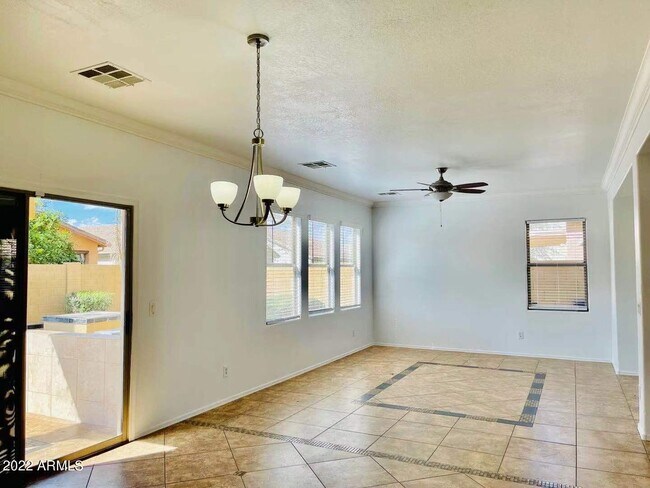 Building Photo - 1704 S Falcon Dr