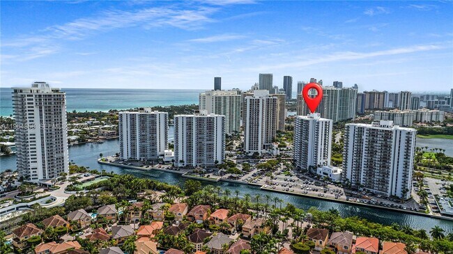 Foto del edificio - 3731 N Country Club Dr