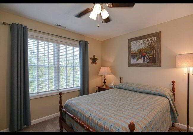 Foto del edificio - 8 Sourwood Cir