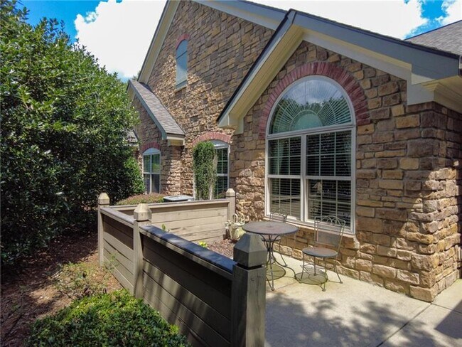 Building Photo - 100 Highlands Ridge Pl SE