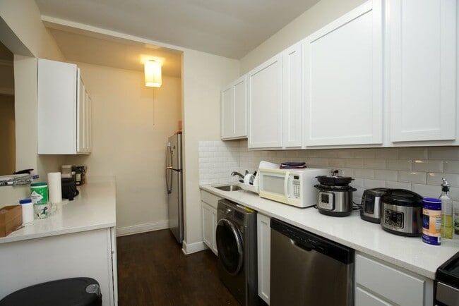 Building Photo - 945 Judson Ave