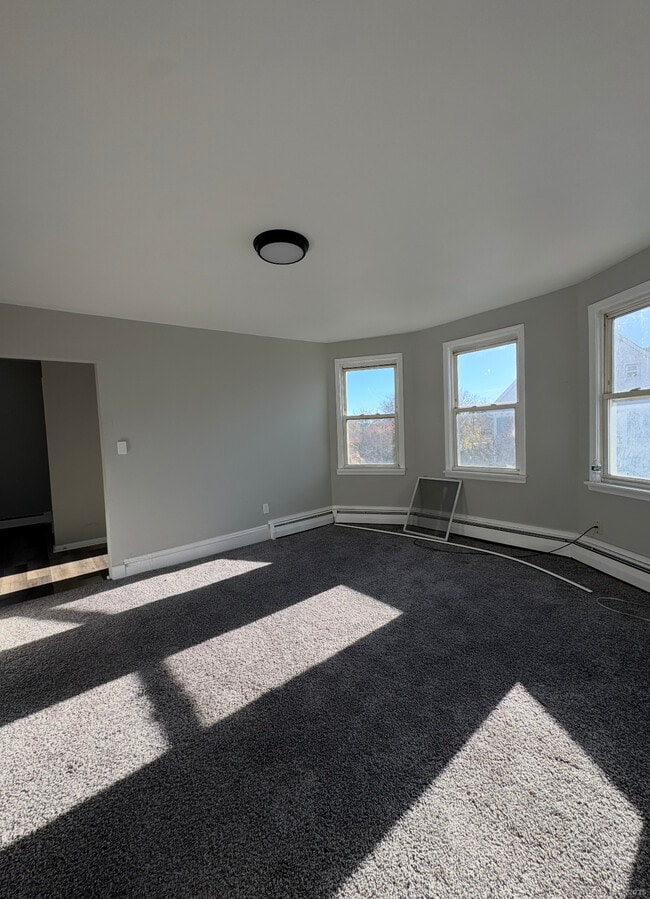 Building Photo - 192 Shaw St