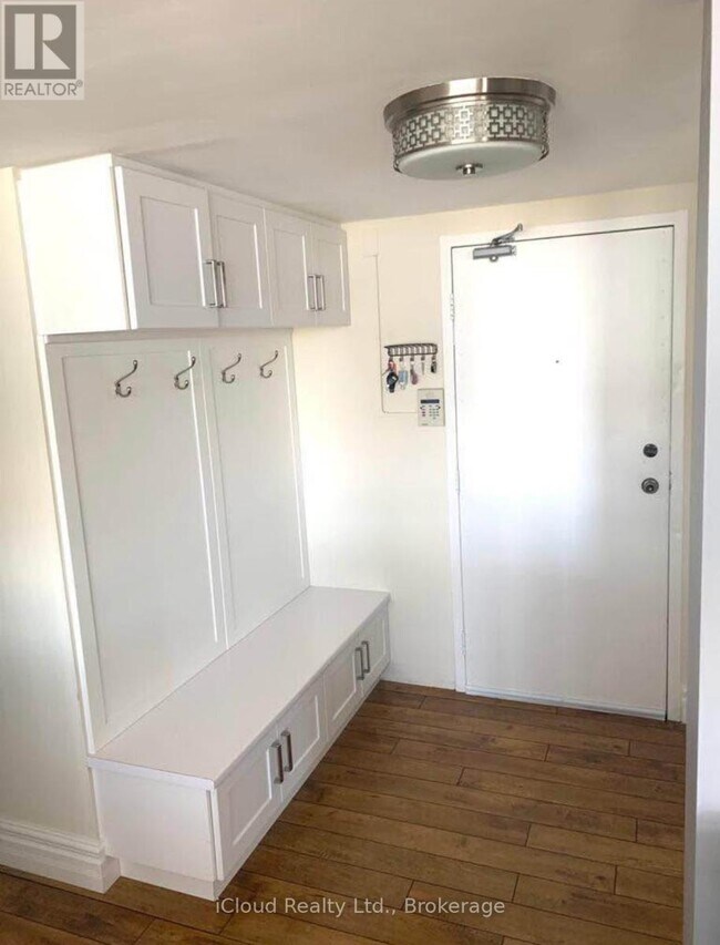 Building Photo - 1333 Bloor St