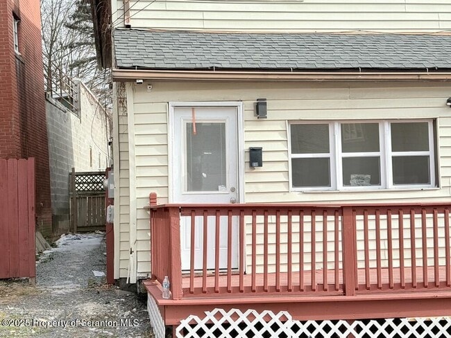 Foto del edificio - 210-212 Center Ave