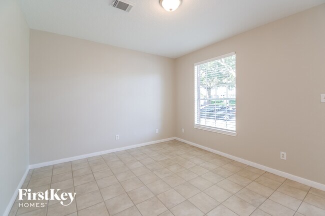 Building Photo - 1816 Oak Lake Cir