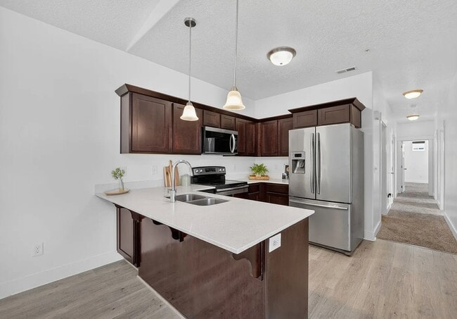 Building Photo - 1807 W Eaglewood Dr