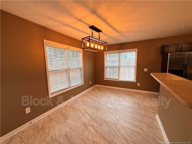 Foto del edificio - 68 Sunridge Dr