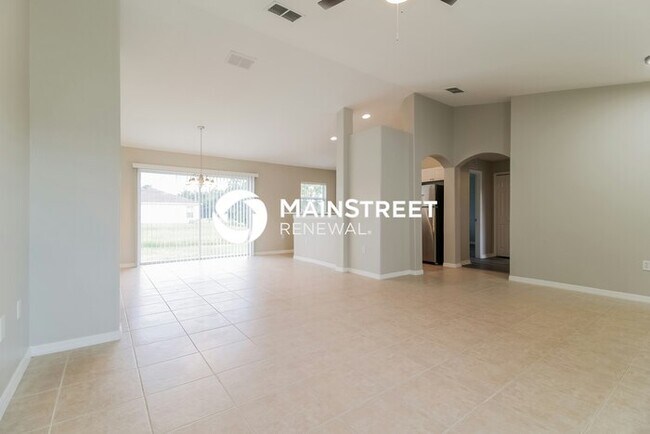 Foto del edificio - 3 Bedroom Pet-Friendly Home in LEHIGH ACRE...