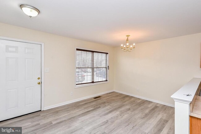 Foto del edificio - 24 Sanford Dr