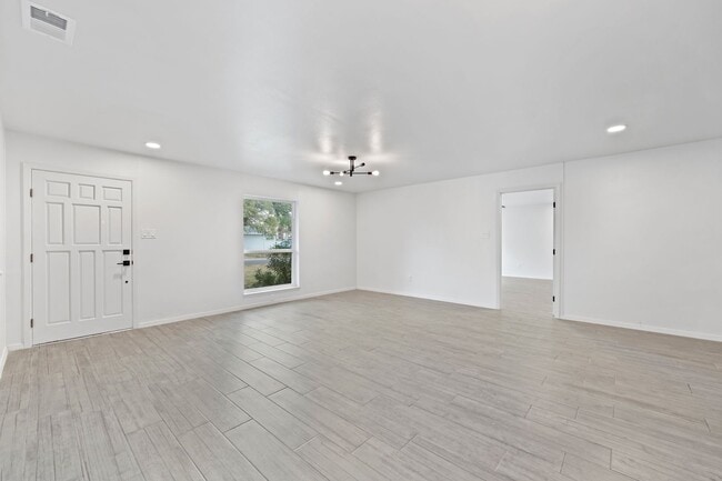 Building Photo - Chic, Bright, and Inviting - Welcome to Lark!