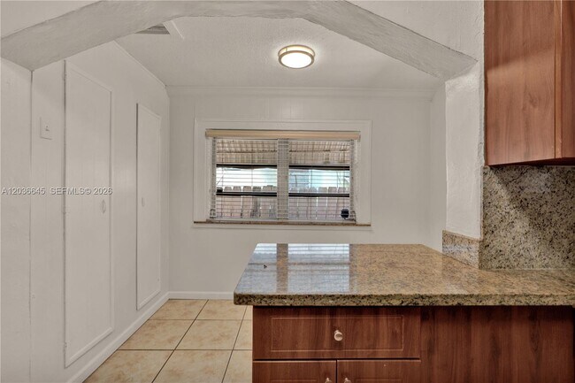 Foto del edificio - 2145 SW 7th St