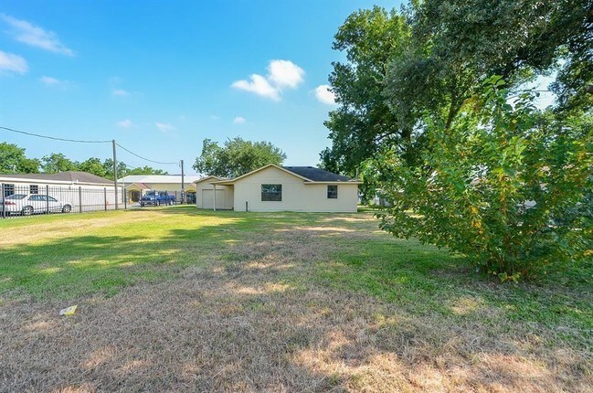 Building Photo - 7801 Almeda Genoa Rd