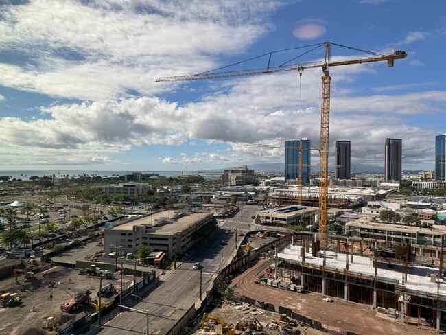 Building Photo - 1000 Auahi St