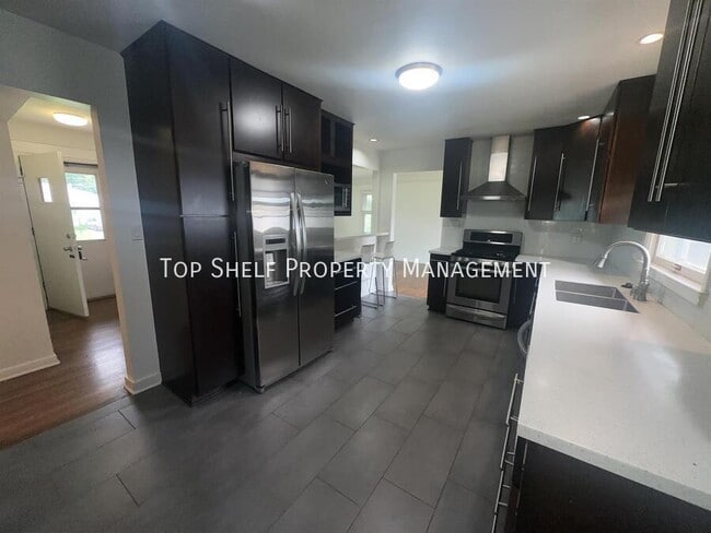 Foto del edificio - 3818 Crestwood Rd