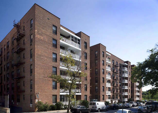 Building Photo - 137-20 45th Ave