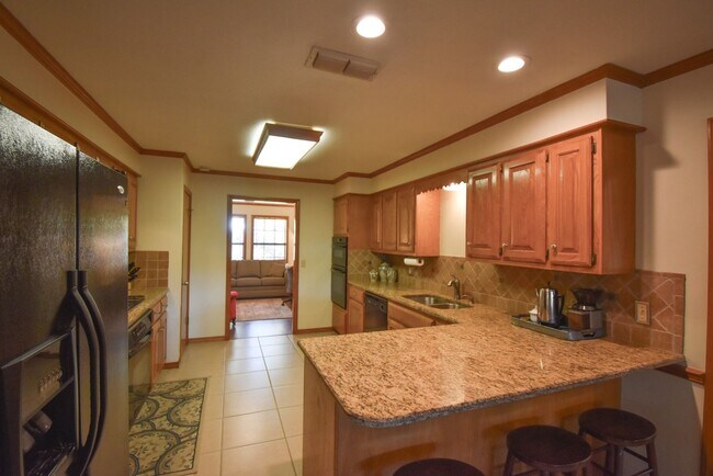 Foto del edificio - Almost Ready! 4 Bedroom 2 Bath Home in Whi...