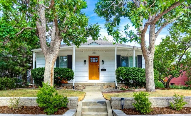 Building Photo - Elegant Sunnyside home with covered patio by Rocky Mtn Lake Park