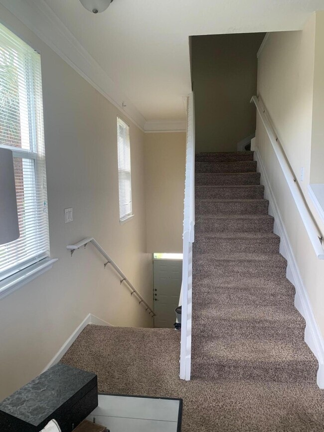 Building Photo - 2058 Alta Meadows Ln