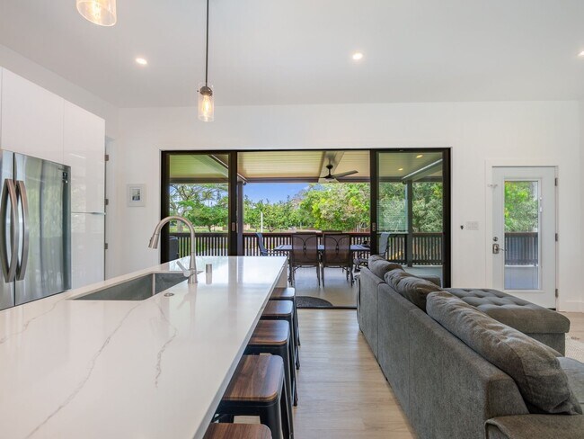 Foto del edificio - Sunset Beach Island Retreat: Family Home w...
