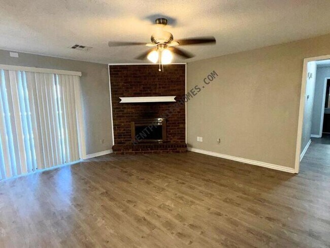 Foto del edificio - 5904 SE 8th St