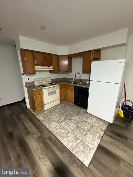 Foto del edificio - 2530 E Cambria St