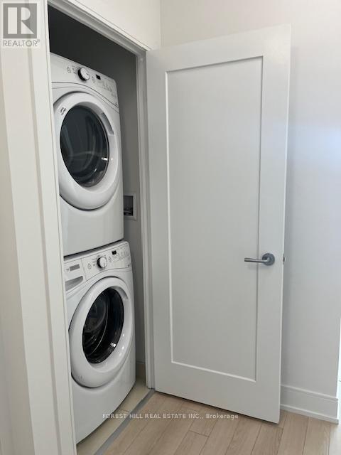 Building Photo - 310 Tweedsmuir Ave