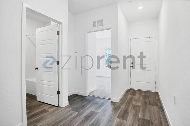 Foto del edificio - 6173 E Robinson Ave