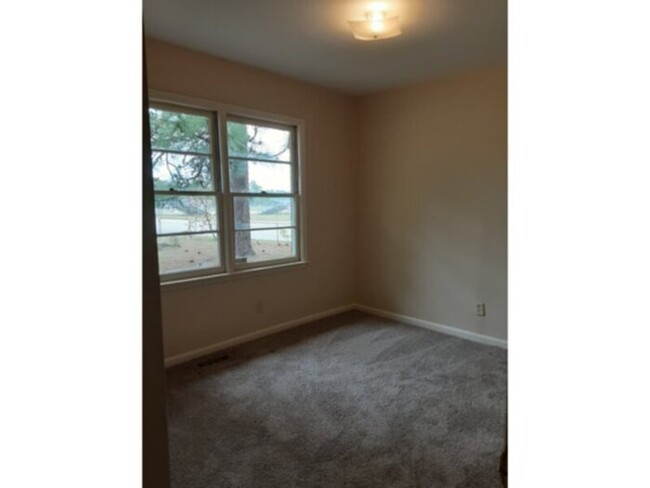 Building Photo - 709 Poe Ave