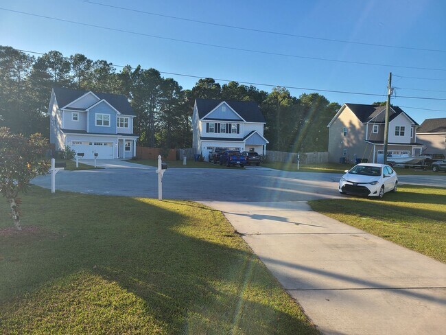 Foto del edificio - 3 Bedroom, 2.5 bath home - Sneads Ferry - ...