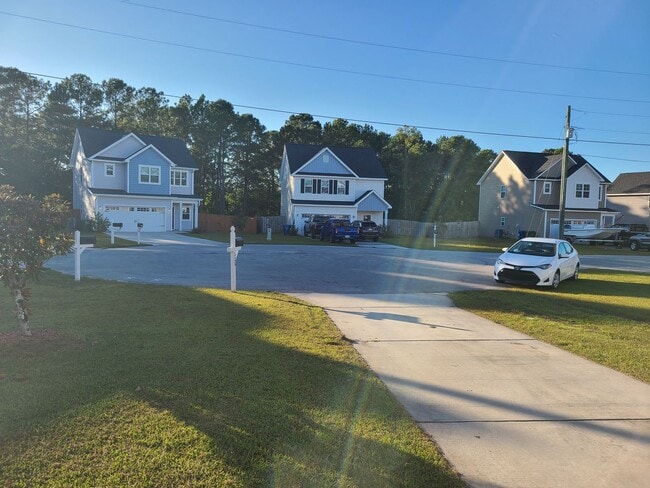 Building Photo - 3 Bedroom, 2.5 bath home - Sneads Ferry - Everetts Creek Community