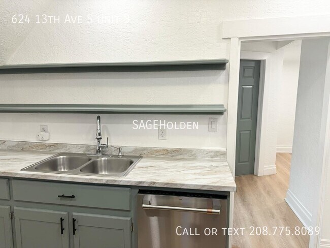 Foto del edificio - 624 13th Ave S