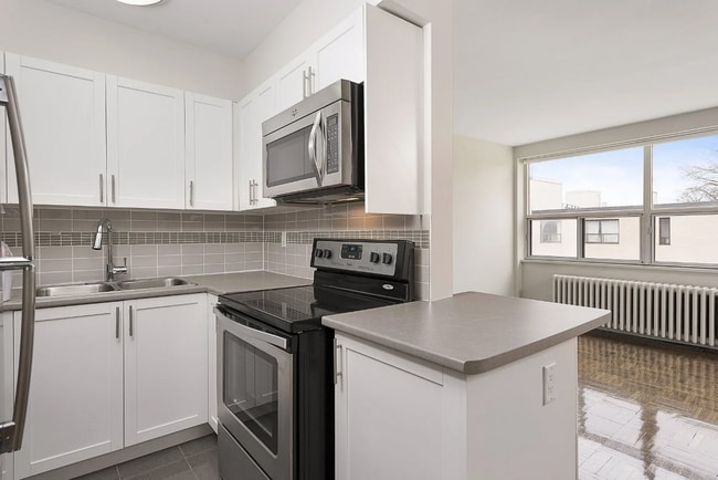 Building Photo - 2181 Avenue Road