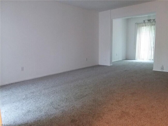 Building Photo - 505 Forsythia Ln