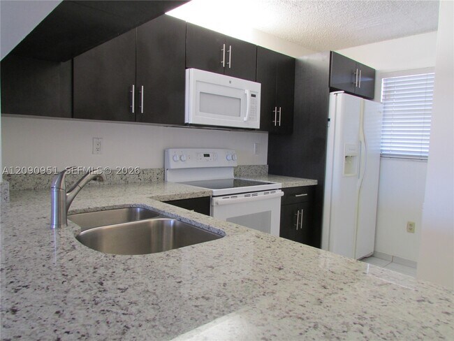 Foto del edificio - 10315 NW 9th St Cir