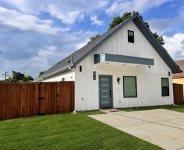 Building Photo - 2916 Hemphill St