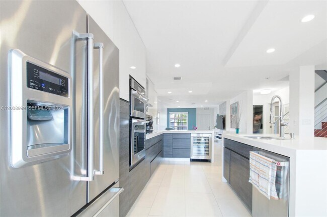Building Photo - 5050 NW 116th Ct